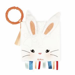 Textilní knížka zajíc The Rabbit in Love Activity Book Kaloo s kroužkem pro nejmenší od 0 měsíců